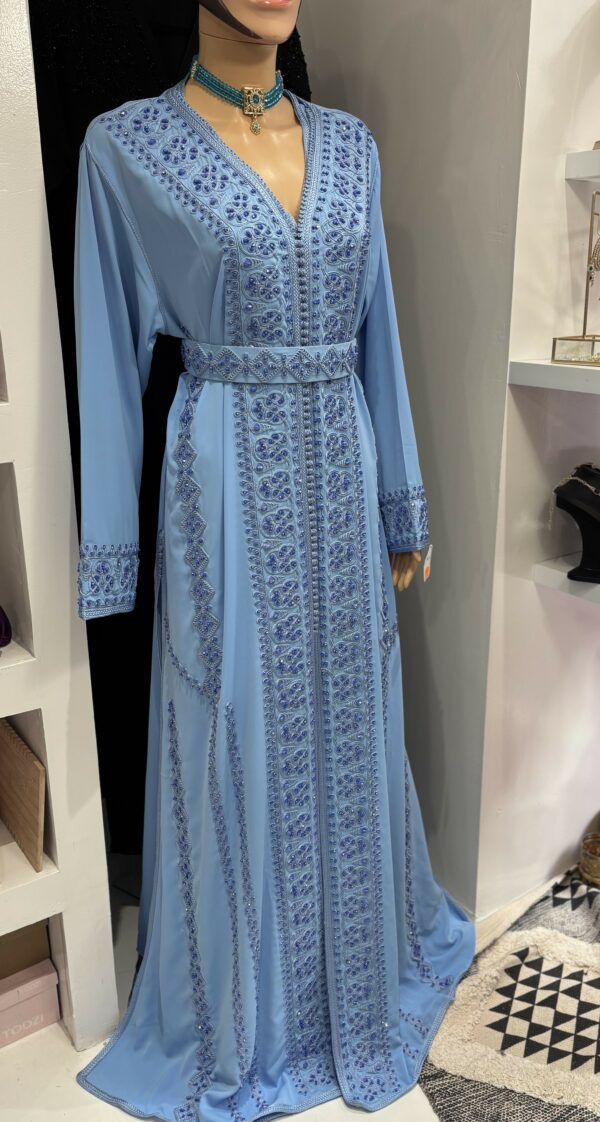 Robe Caftan Bleu Ciel – Élégance Douce et Raffinée