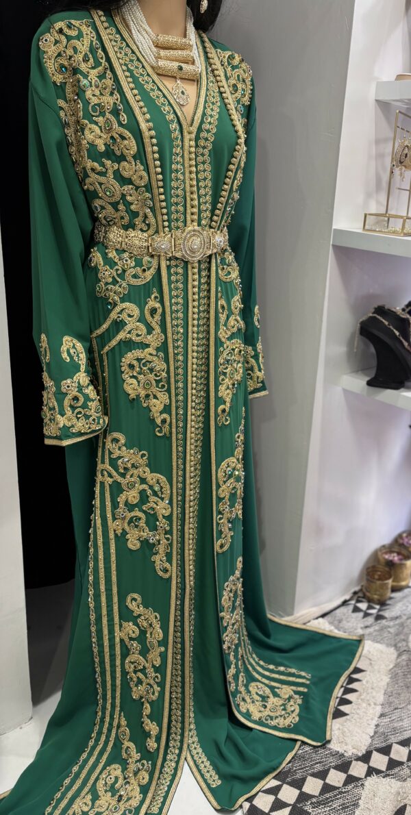 Caftan Royal Vert Émeraude : Élégance Marocaine par Excellence